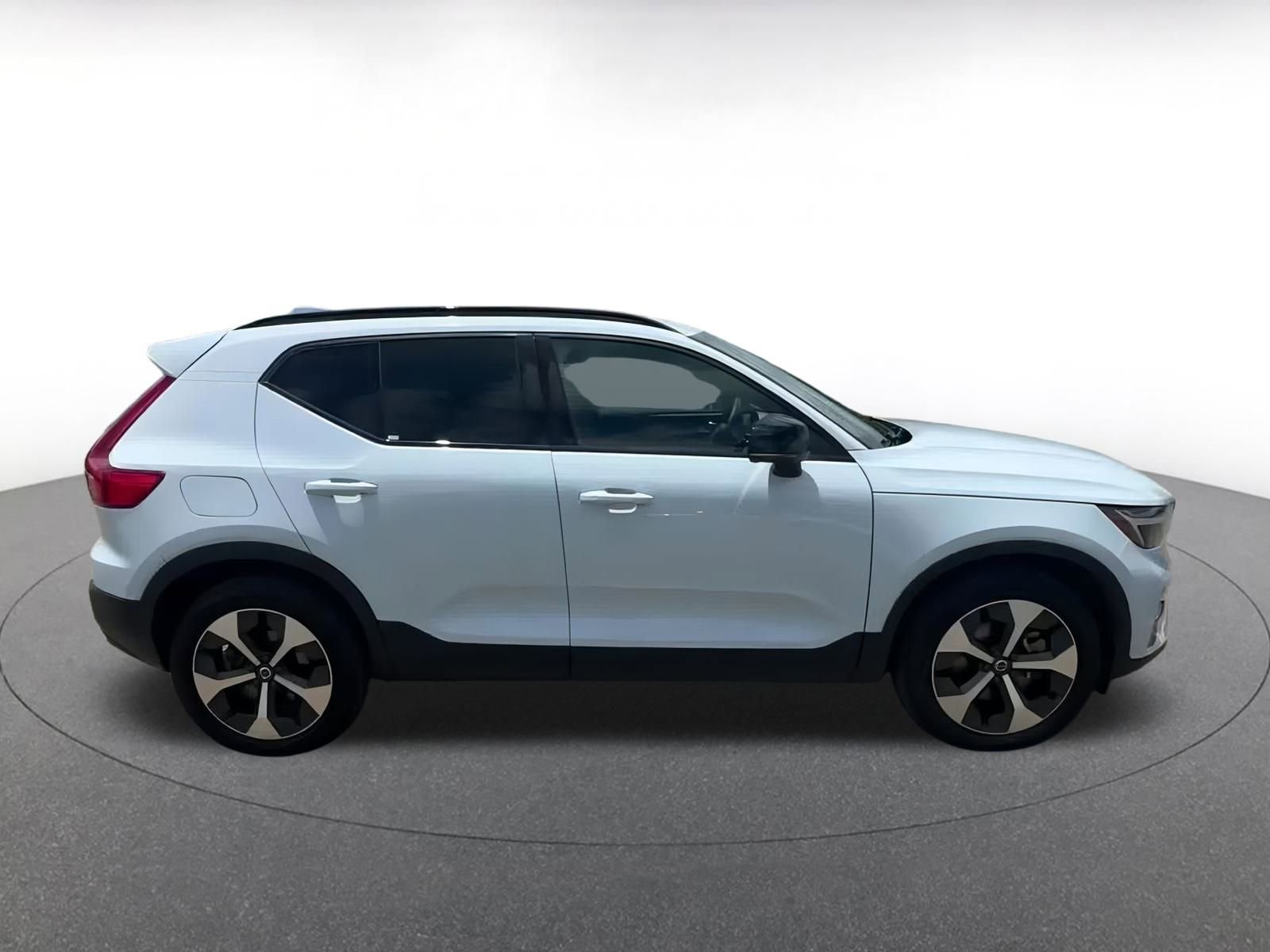 Thumbnail: 2024 Volvo XC40 - 16