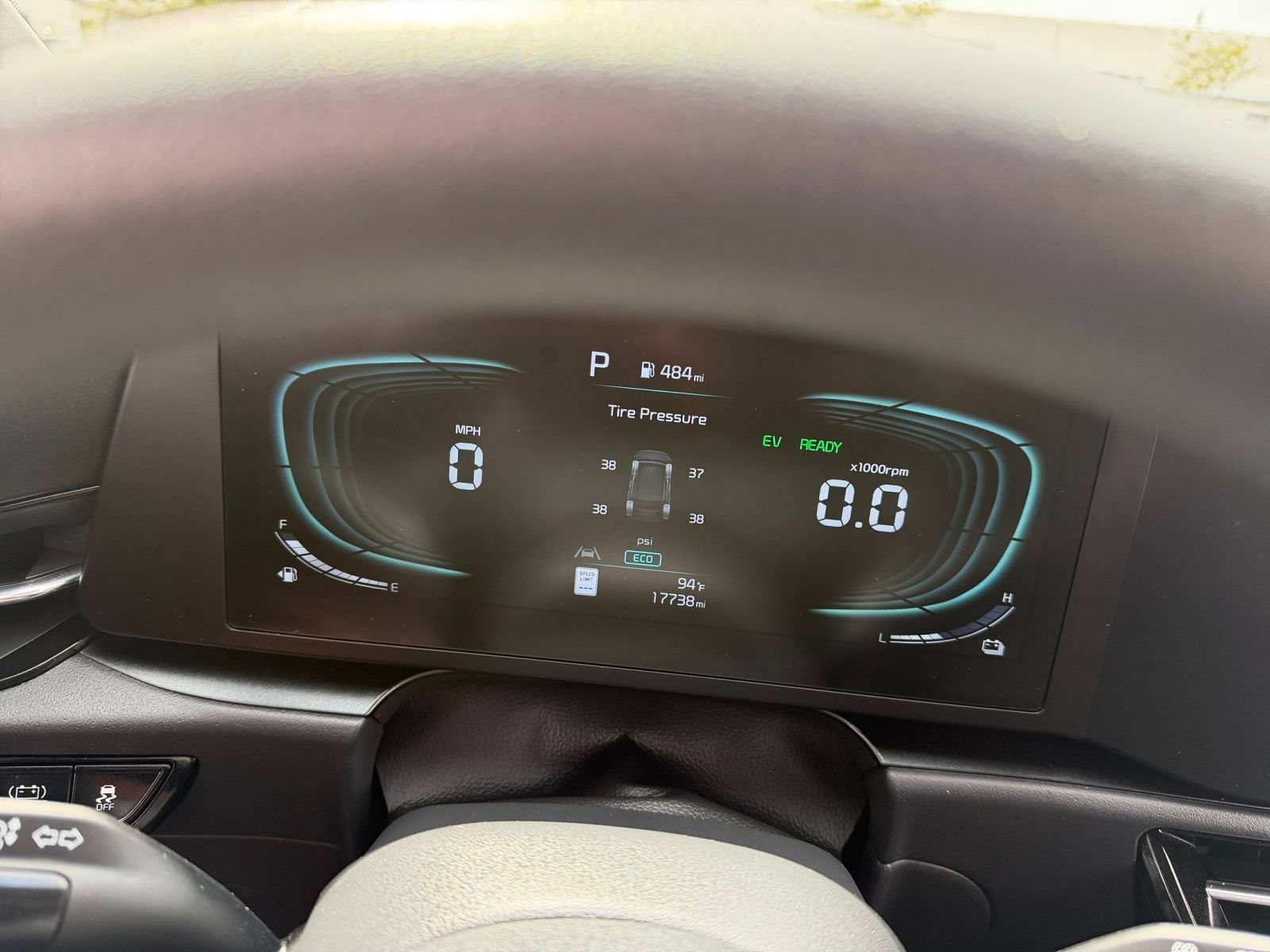 Thumbnail: 2026 Kia Niro - 33