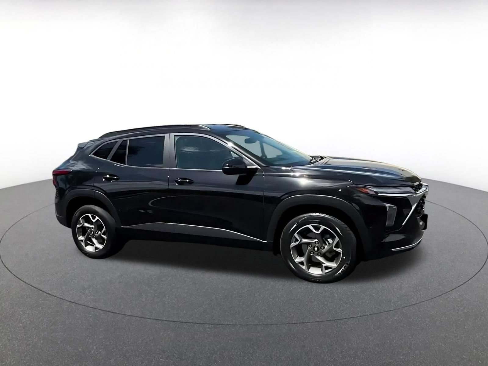 Thumbnail: 2025 Chevrolet Trax - 2
