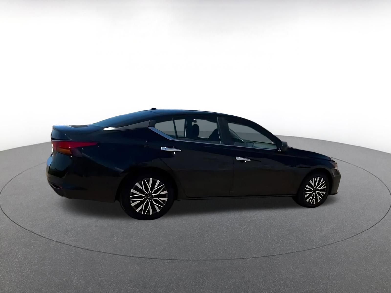 Thumbnail: 2025 Nissan Altima - 15