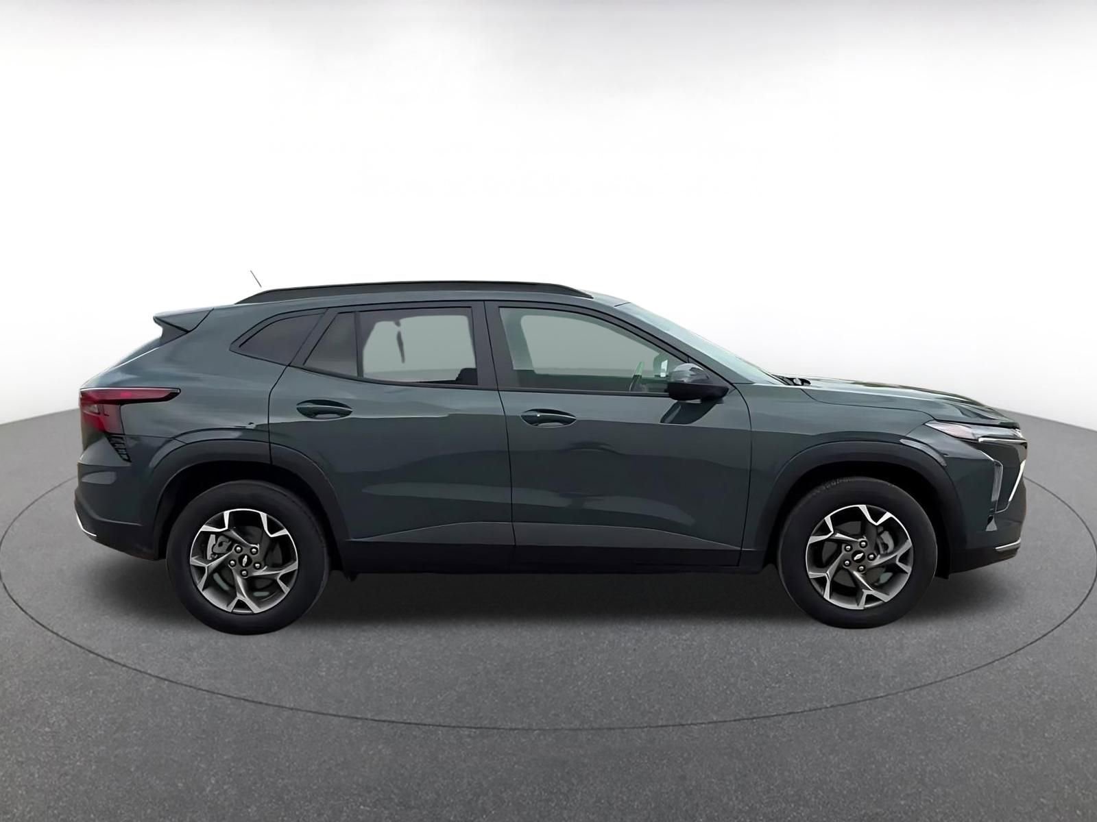 Thumbnail: 2025 Chevrolet Trax - 16