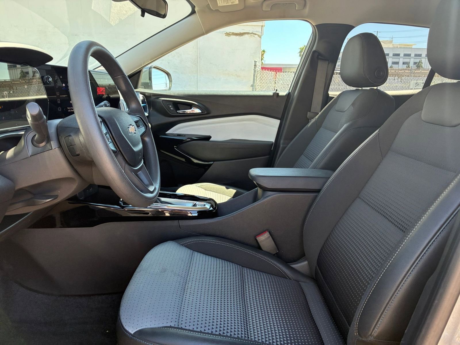 Thumbnail: 2025 Chevrolet Trax - 25