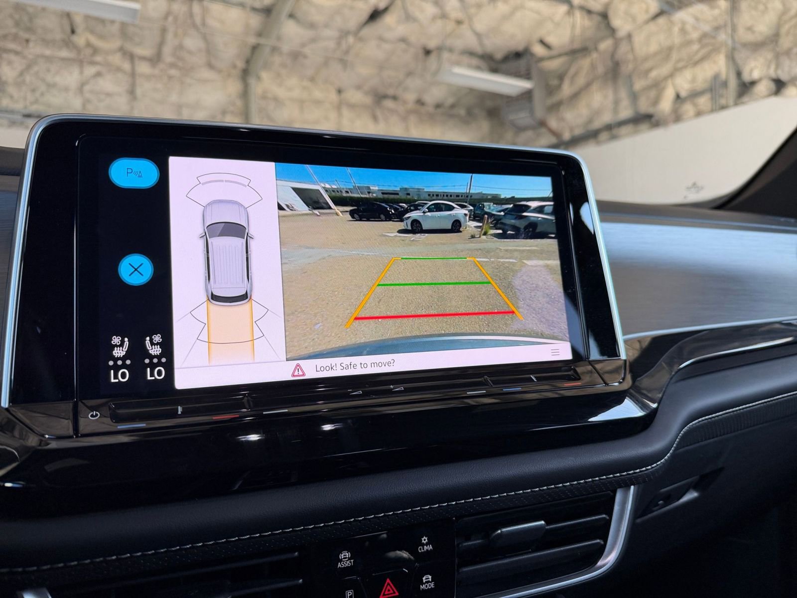 Thumbnail: 2025 Volkswagen Atlas - 17