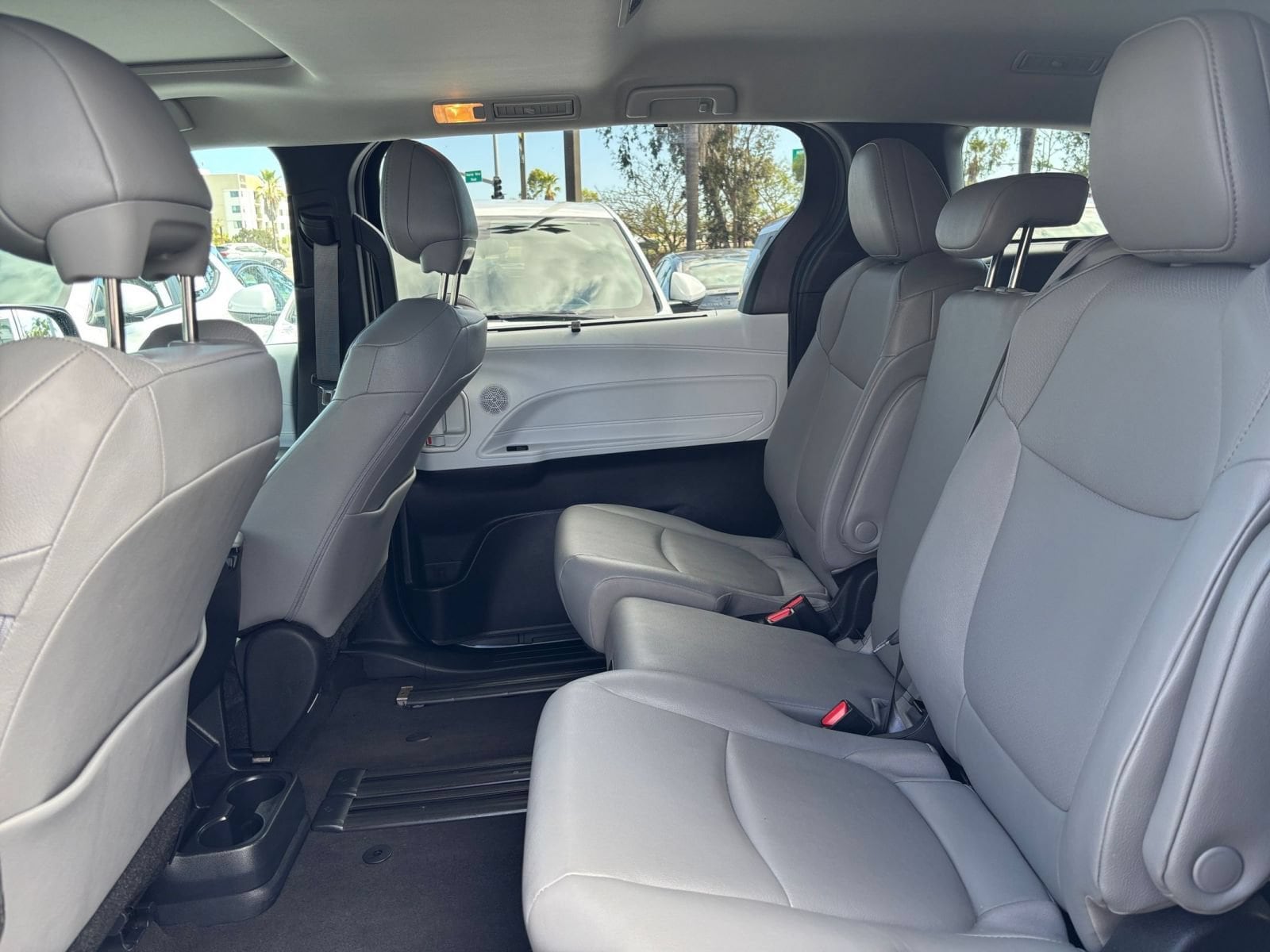 Thumbnail: 2025 Toyota Sienna - 26