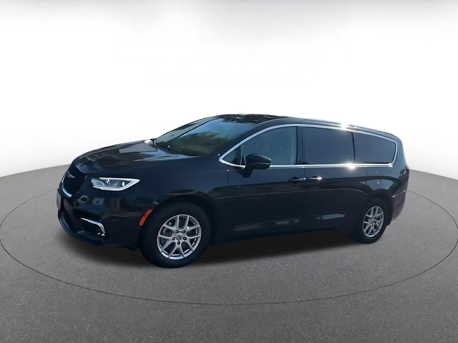 Thumbnail: 2024 Chrysler Pacifica - 8