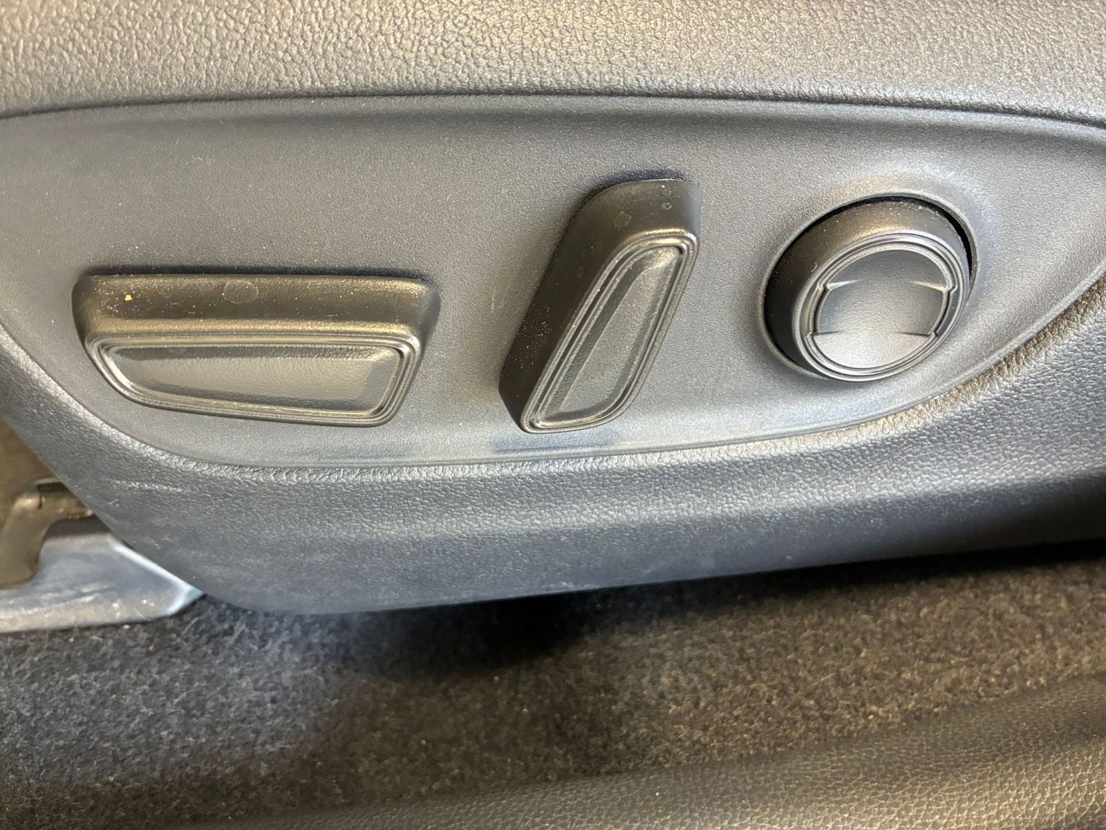 Thumbnail: 2025 Toyota RAV4 - 22