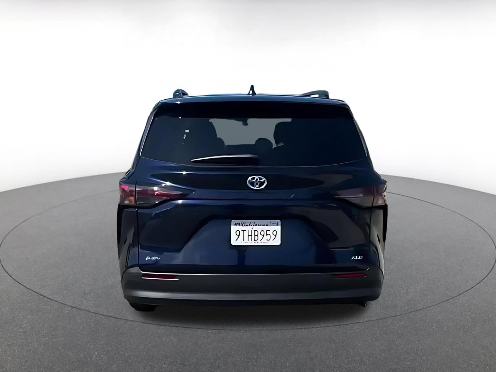 Thumbnail: 2025 Toyota Sienna - 12