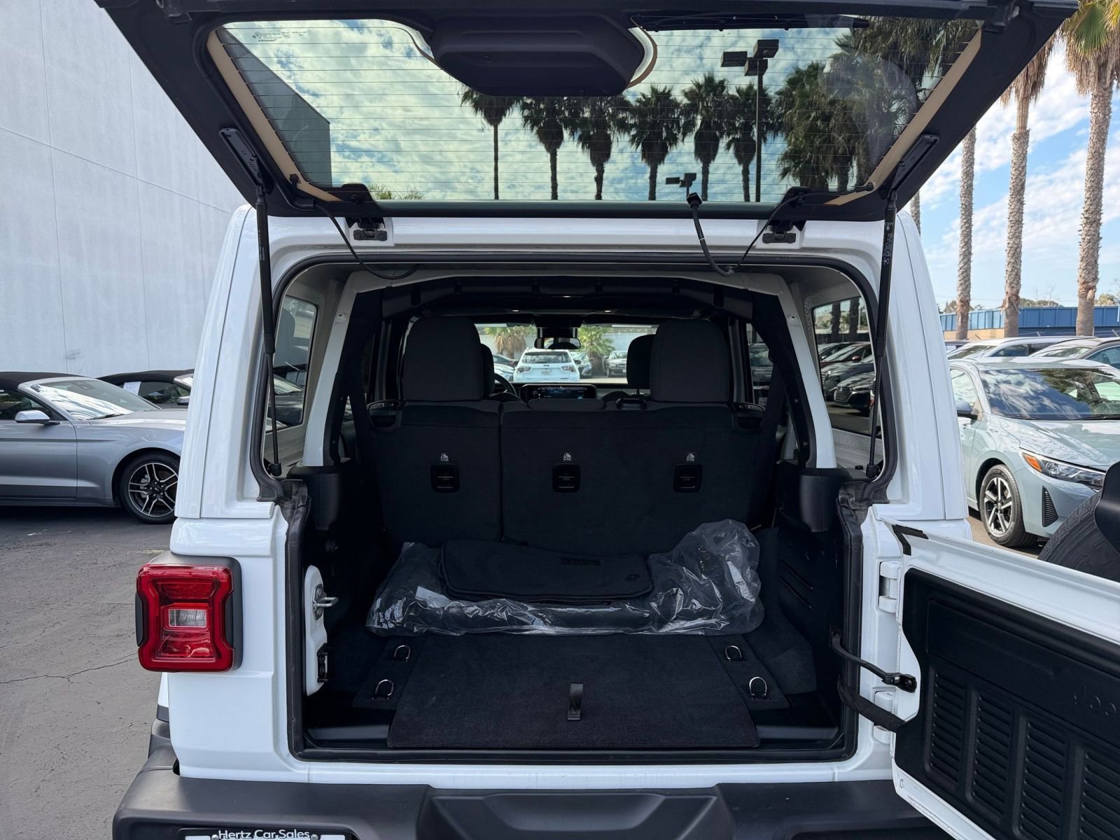 Thumbnail: 2025 Jeep Wrangler - 30