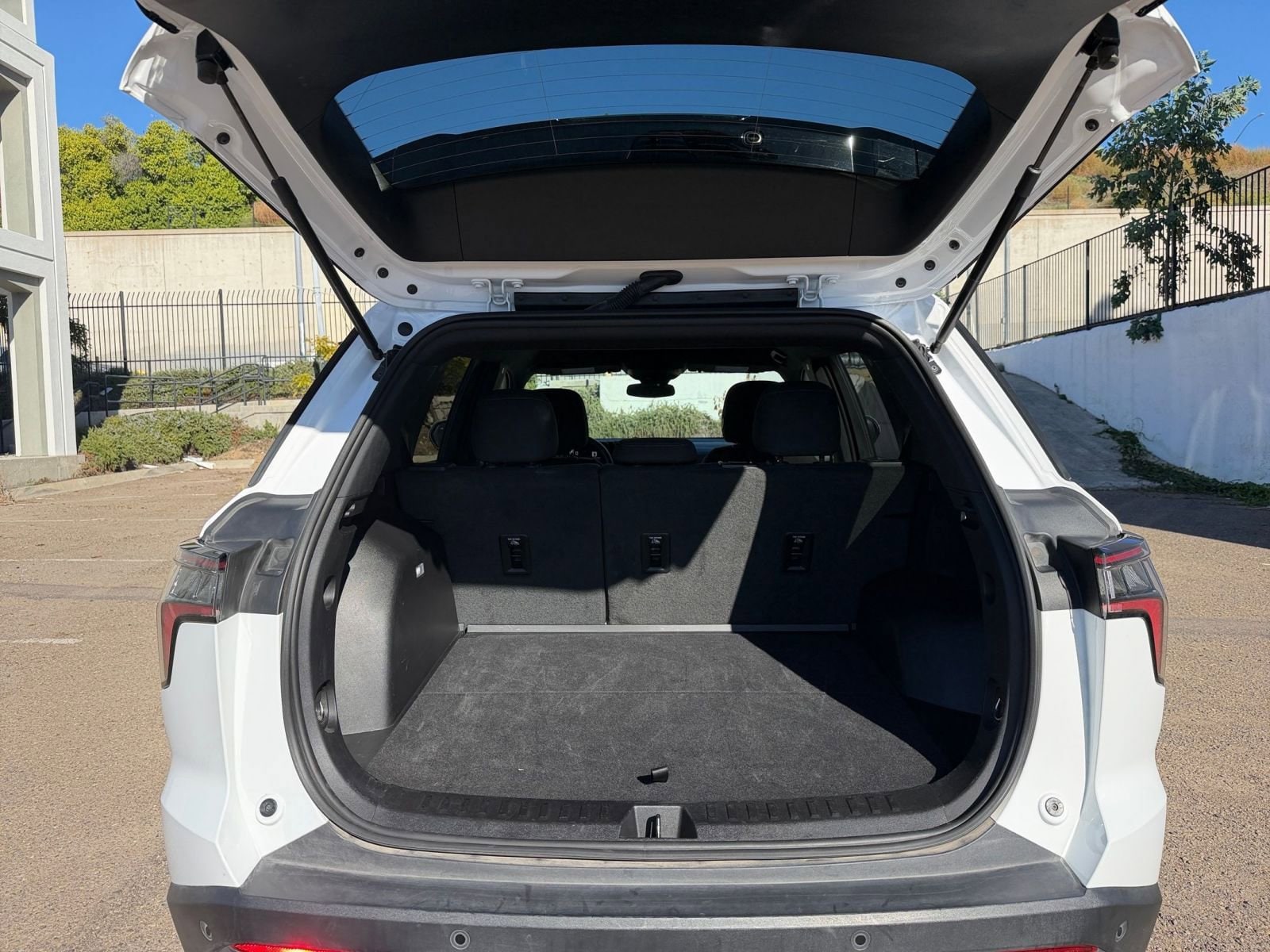 Thumbnail: 2025 Chevrolet Equinox - 30