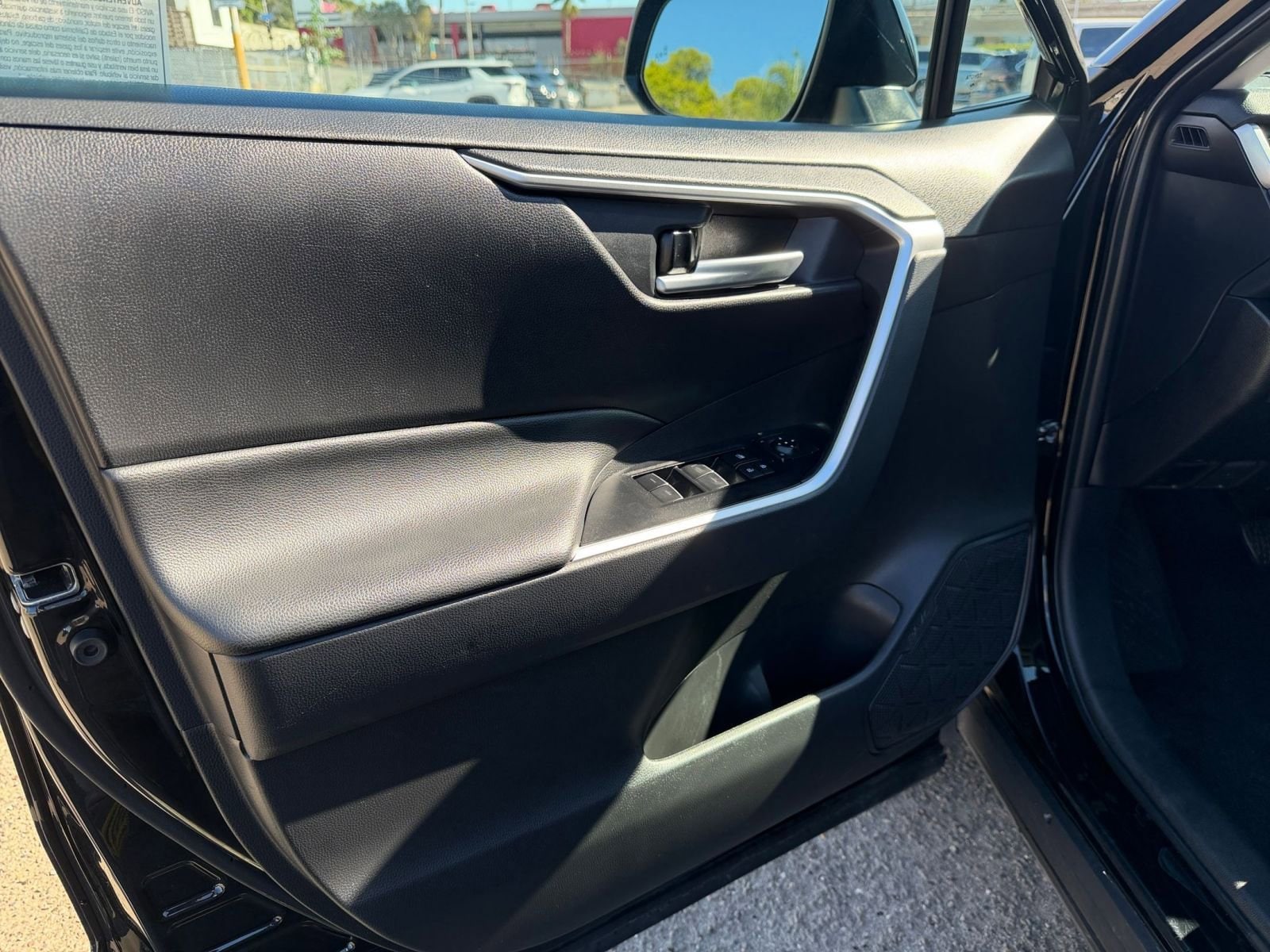 Thumbnail: 2025 Toyota RAV4 - 20