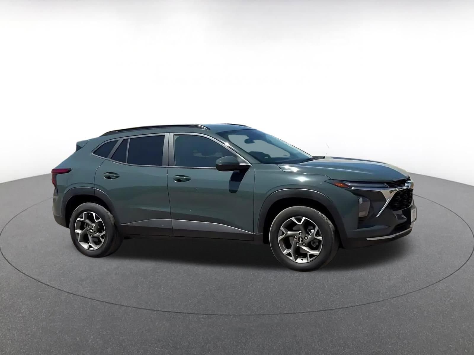 Thumbnail: 2025 Chevrolet Trax - 2