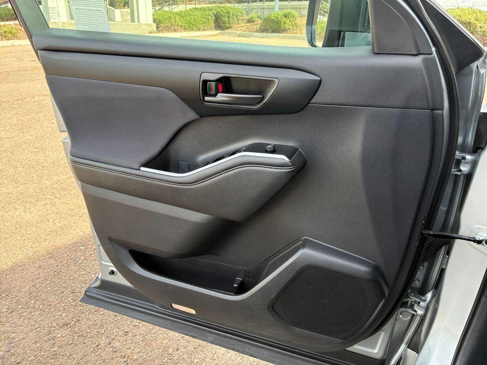 Thumbnail: 2025 Toyota Highlander - 18