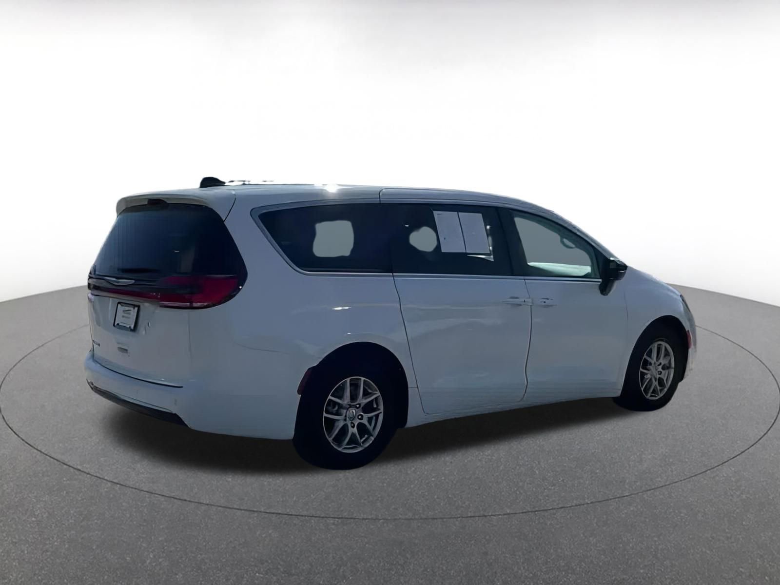 Thumbnail: 2024 Chrysler Pacifica - 14