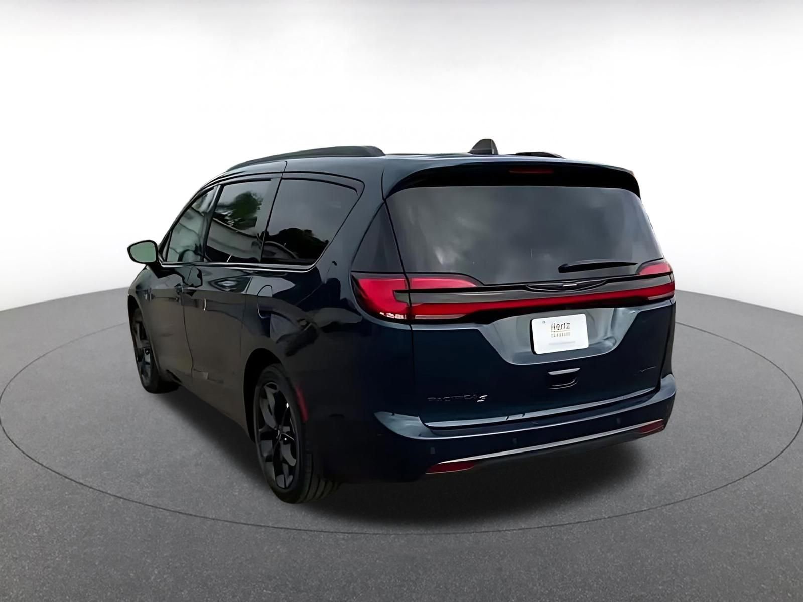 Thumbnail: 2025 Chrysler Pacifica - 11