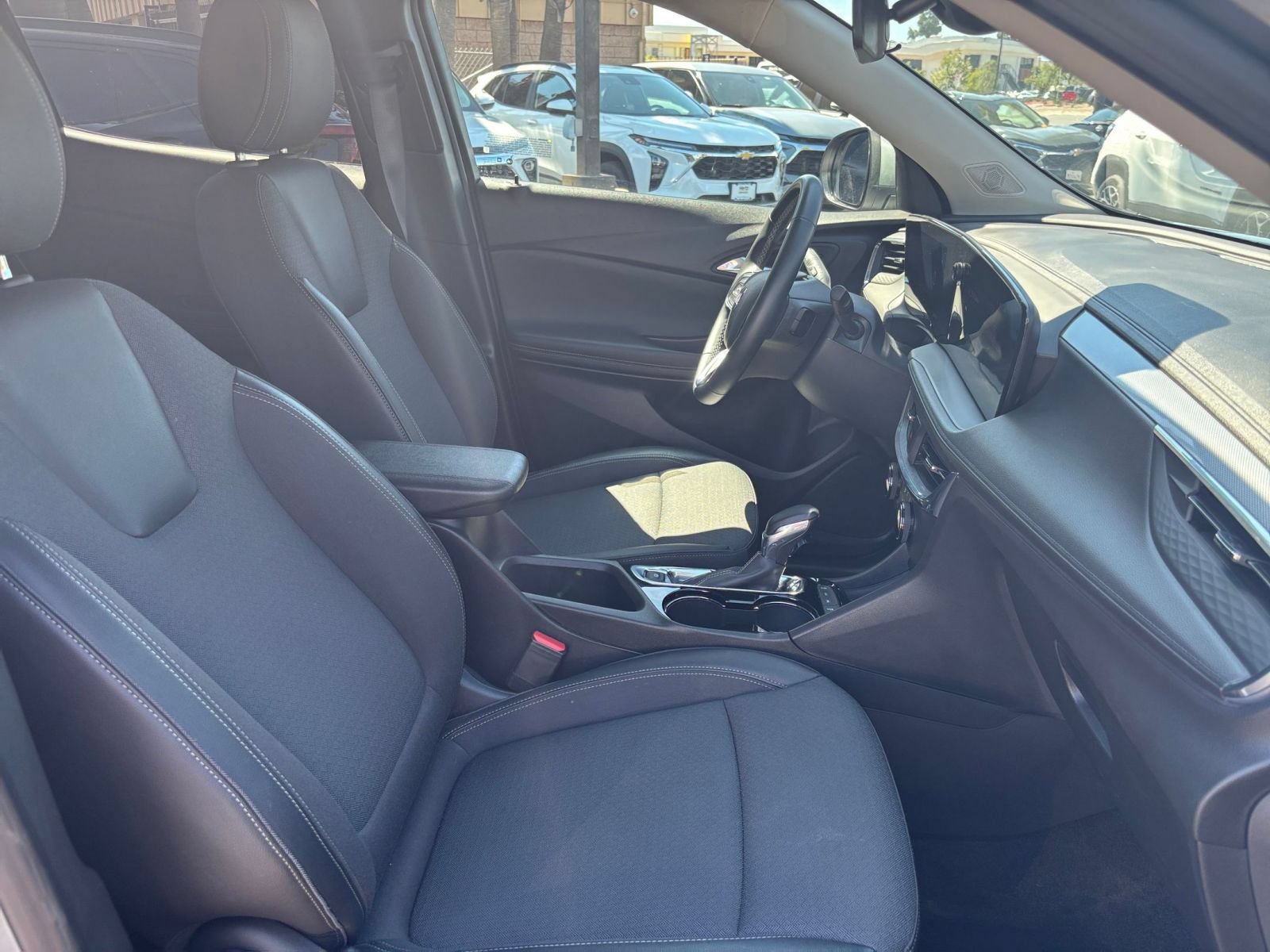 Thumbnail: 2025 Buick Encore GX - 35