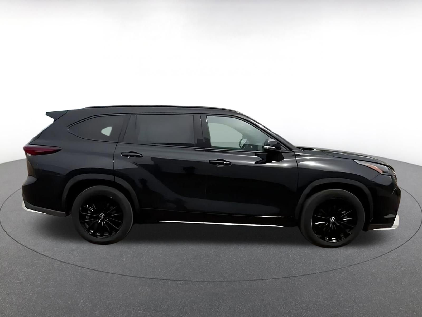 Thumbnail: 2025 Toyota Highlander - 9