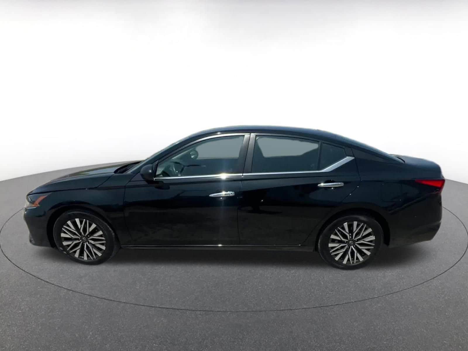 Thumbnail: 2024 Nissan Altima - 9