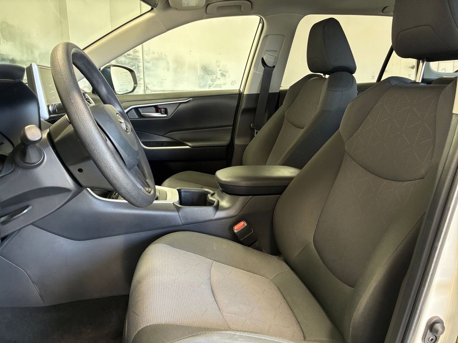 Thumbnail: 2025 Toyota RAV4 - 28