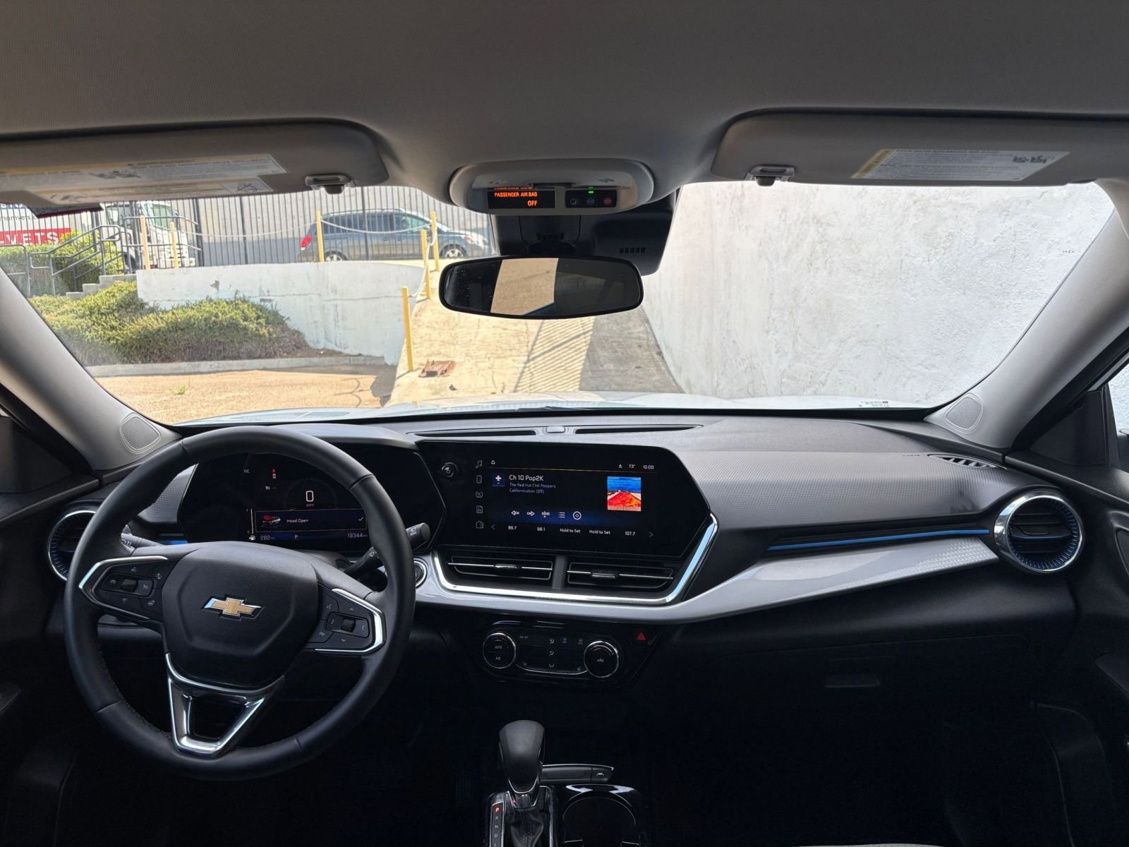 Thumbnail: 2025 Chevrolet Trax - 32