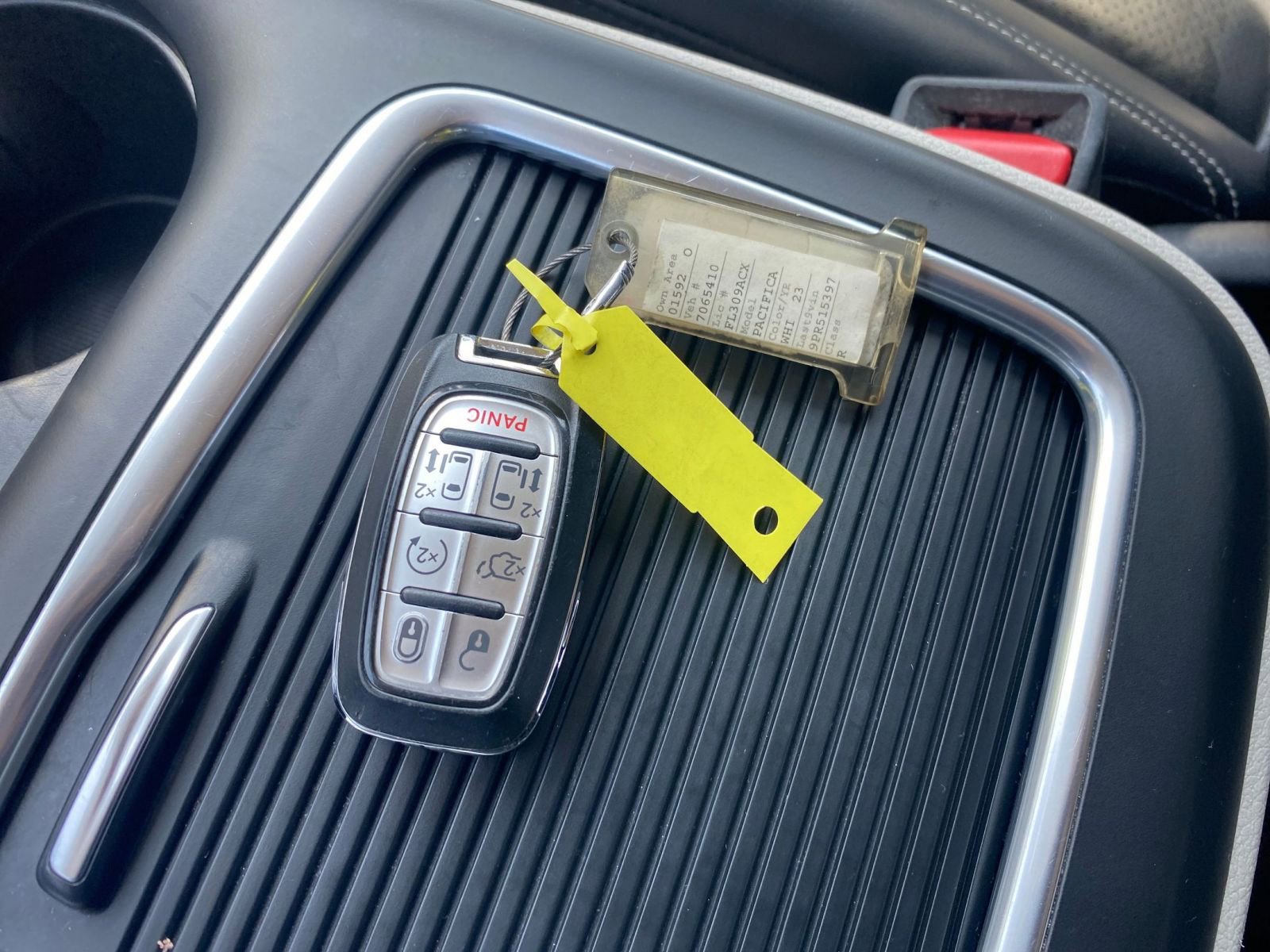 Thumbnail: 2023 Chrysler Pacifica - 22