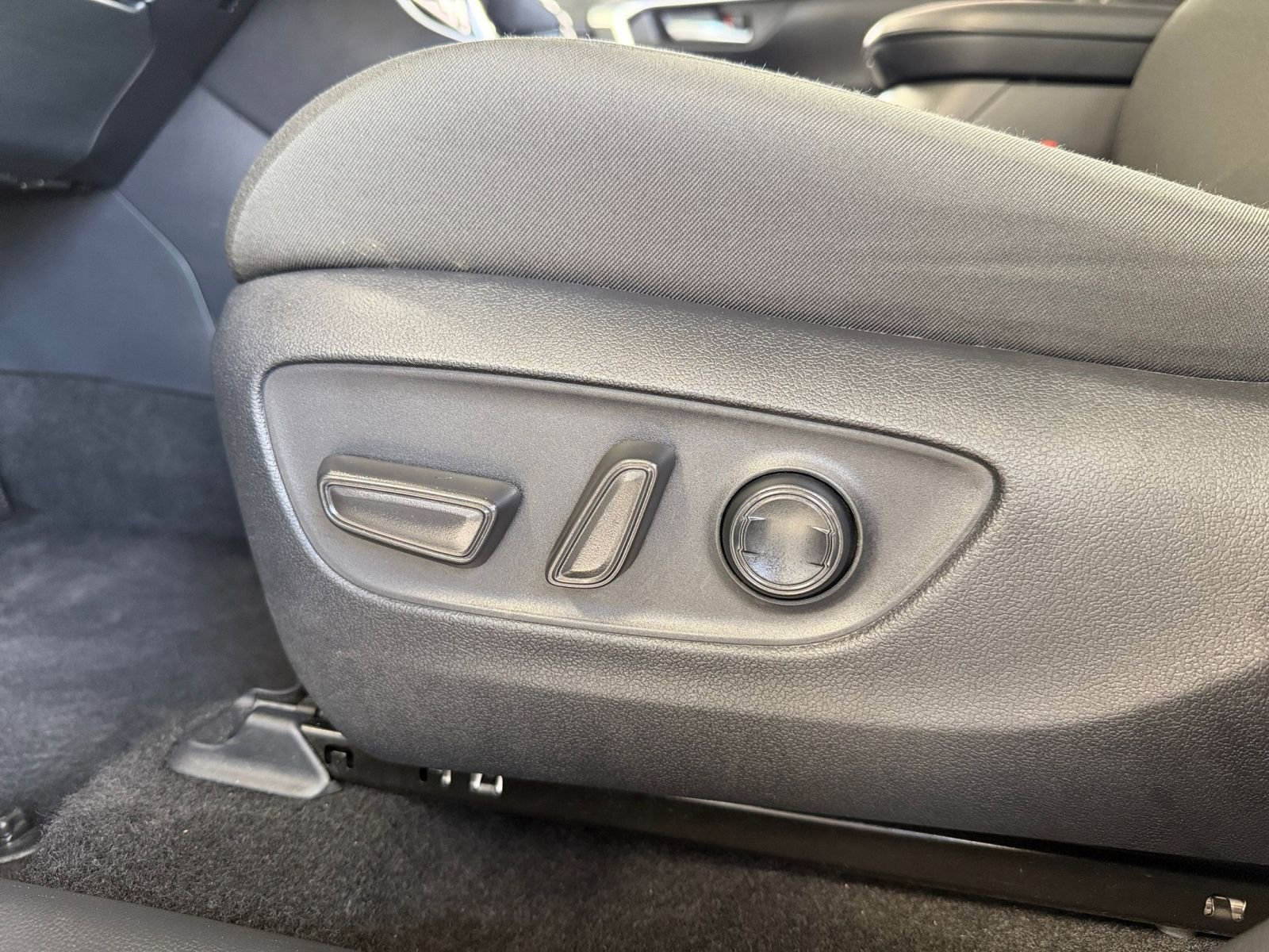 Thumbnail: 2025 Toyota RAV4 - 23