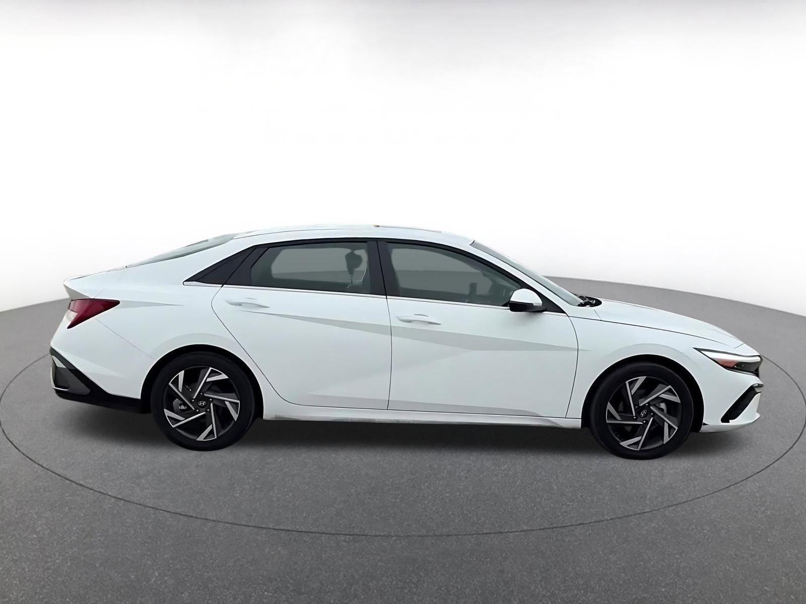 Thumbnail: 2025 Hyundai Elantra - 16