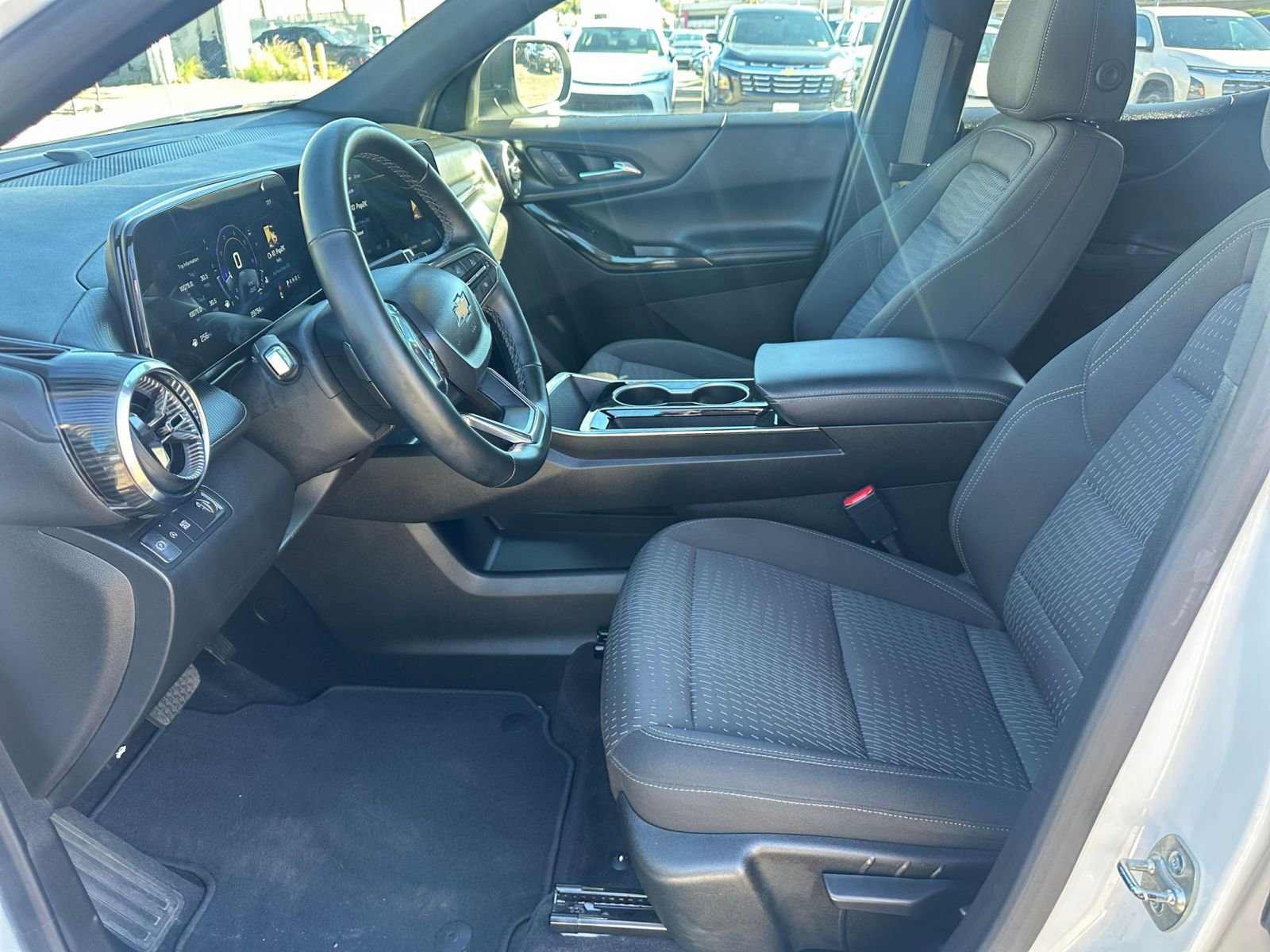 Thumbnail: 2025 Chevrolet Equinox - 25