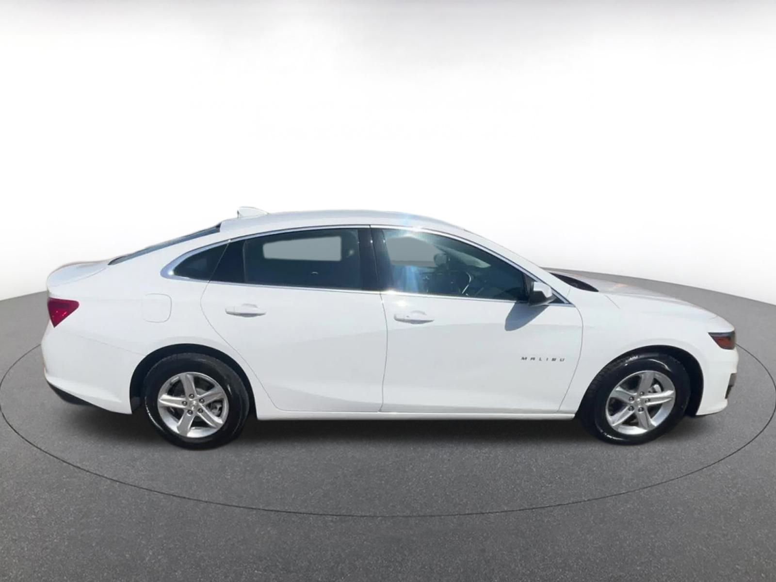 Thumbnail: 2024 Chevrolet Malibu - 16