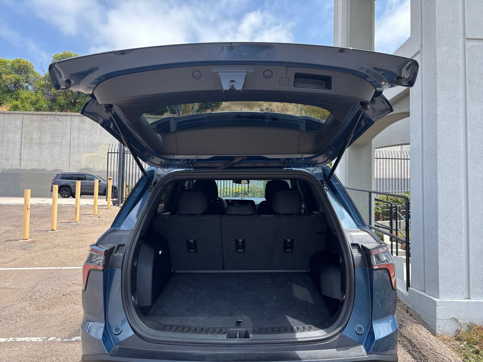 Thumbnail: 2025 Chevrolet Equinox - 32