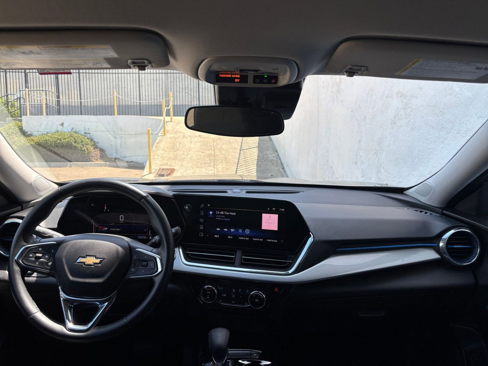 Thumbnail: 2025 Chevrolet Trax - 32