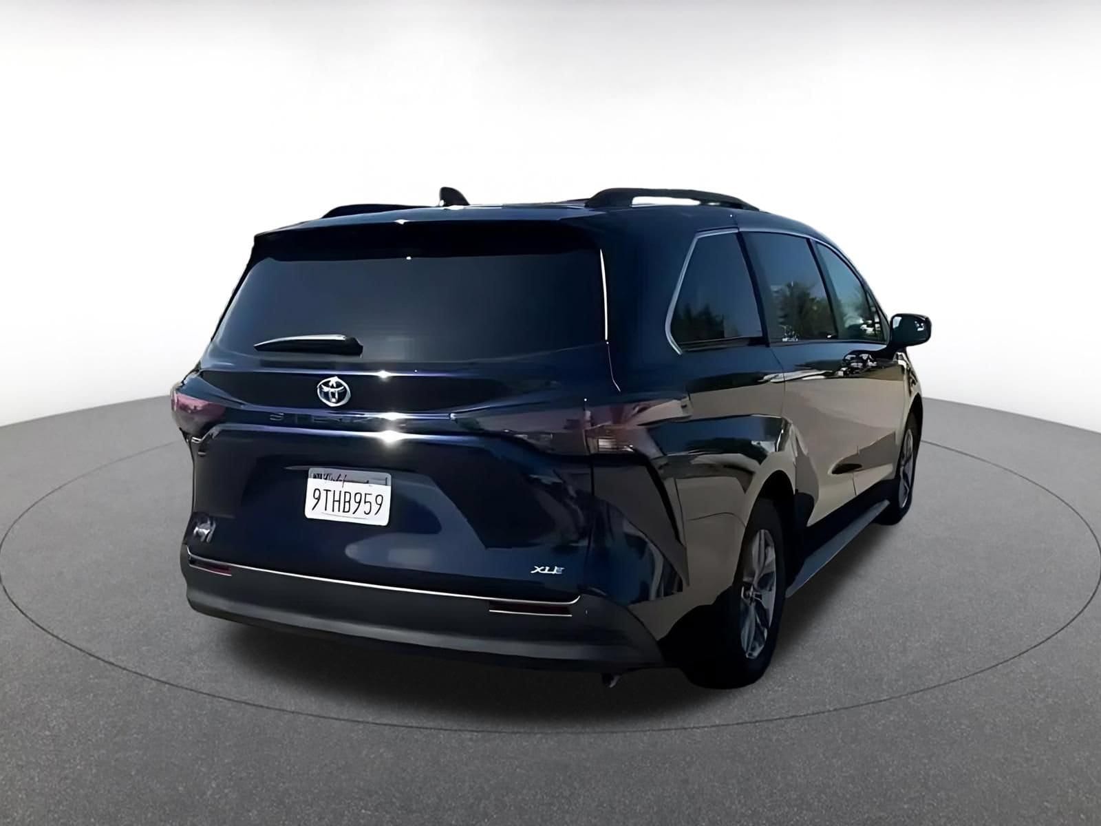 Thumbnail: 2025 Toyota Sienna - 14