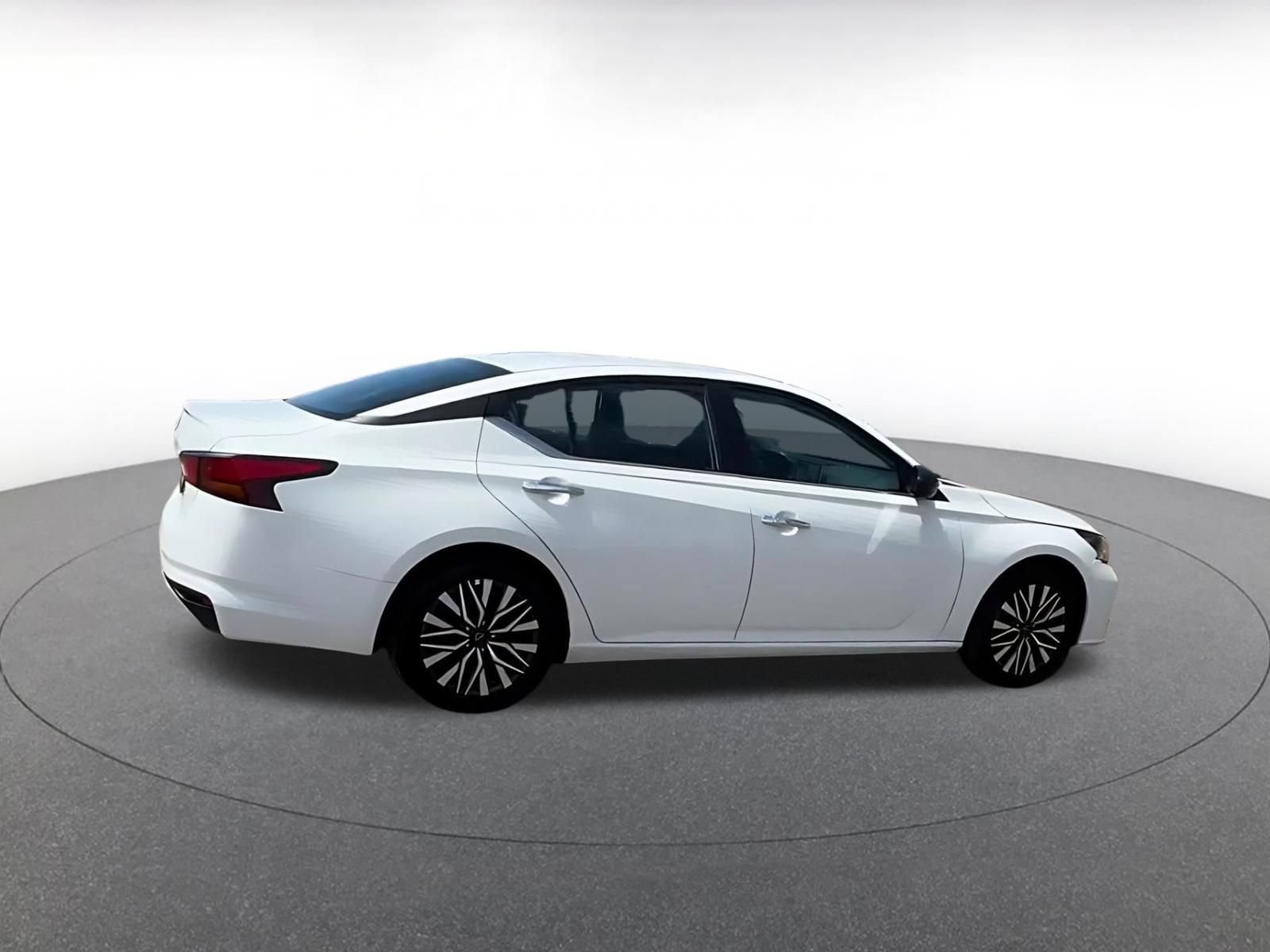 Thumbnail: 2025 Nissan Altima - 9