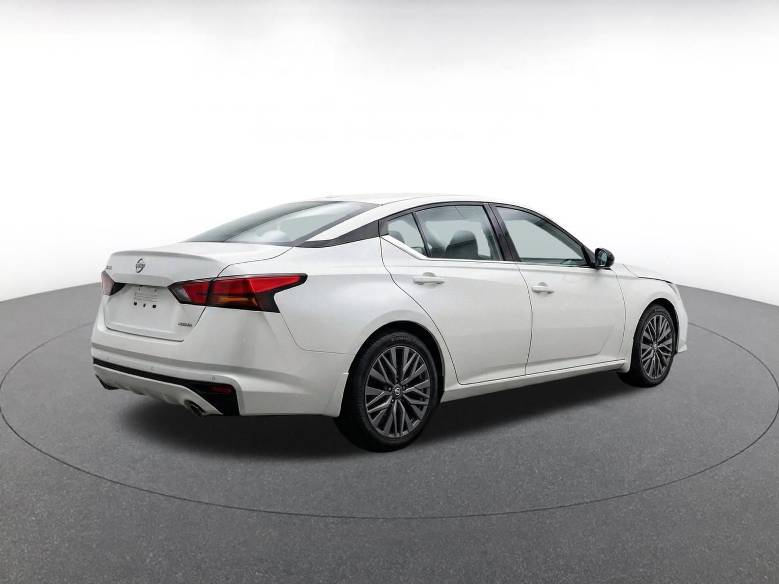 Thumbnail: 2025 Nissan Altima - 9