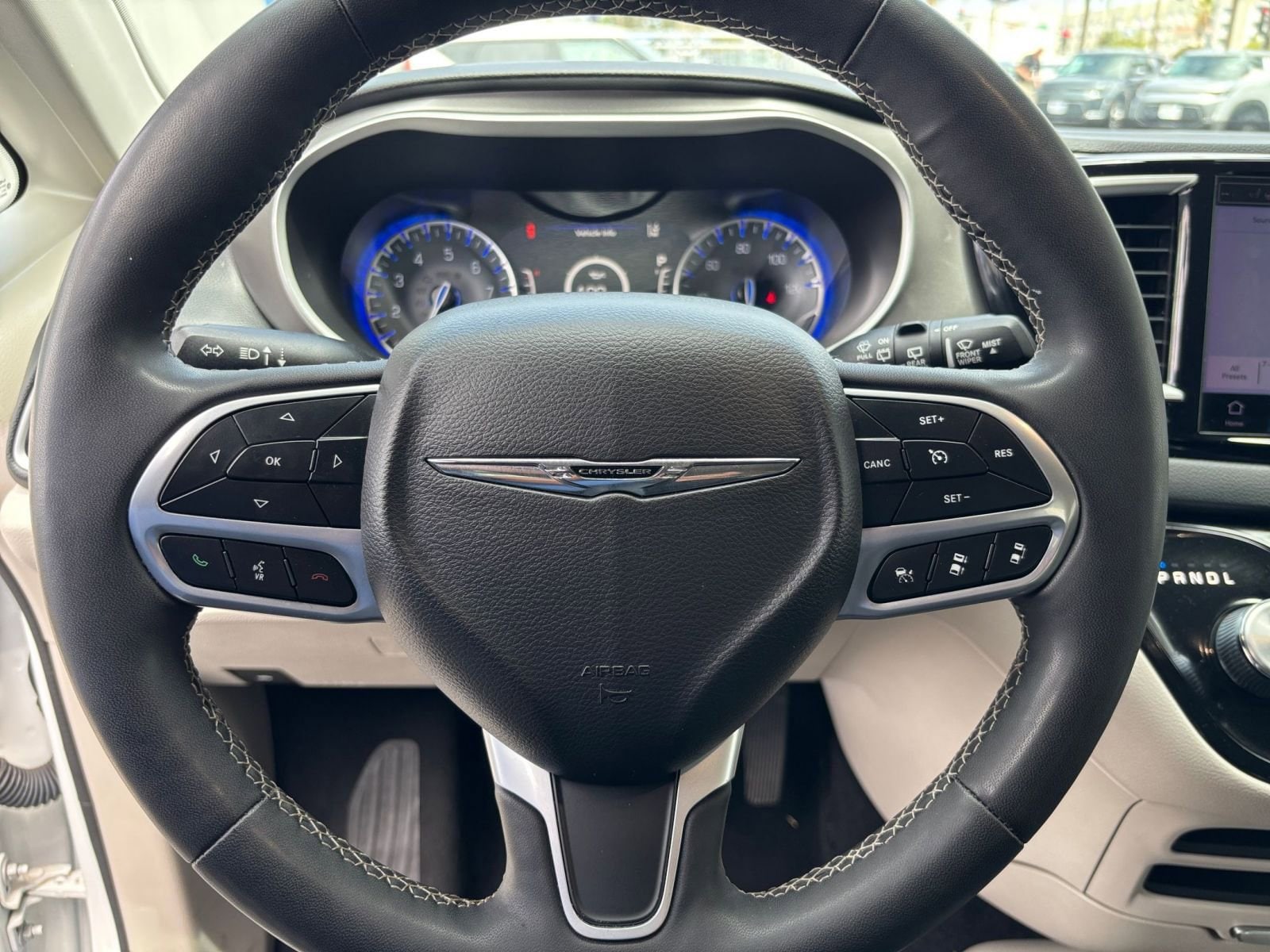 Thumbnail: 2023 Chrysler Pacifica - 30