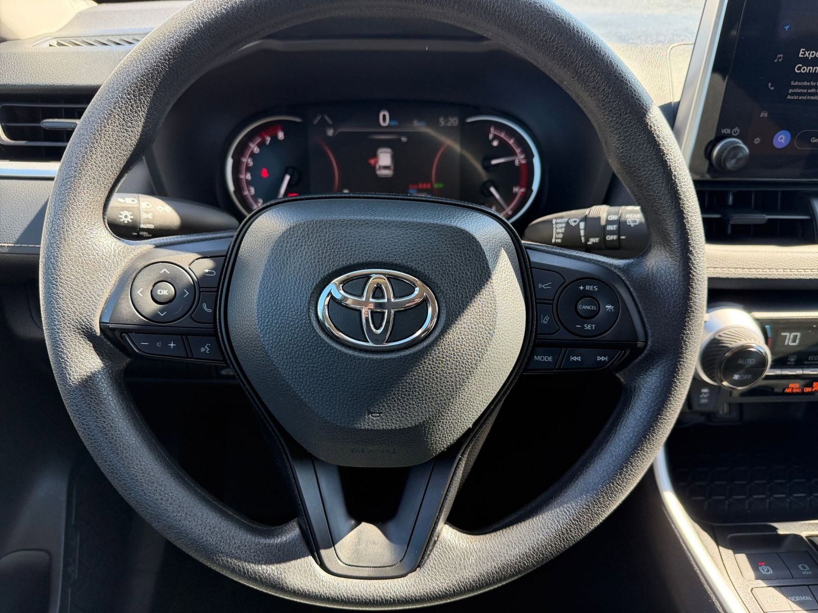 Thumbnail: 2025 Toyota RAV4 - 28