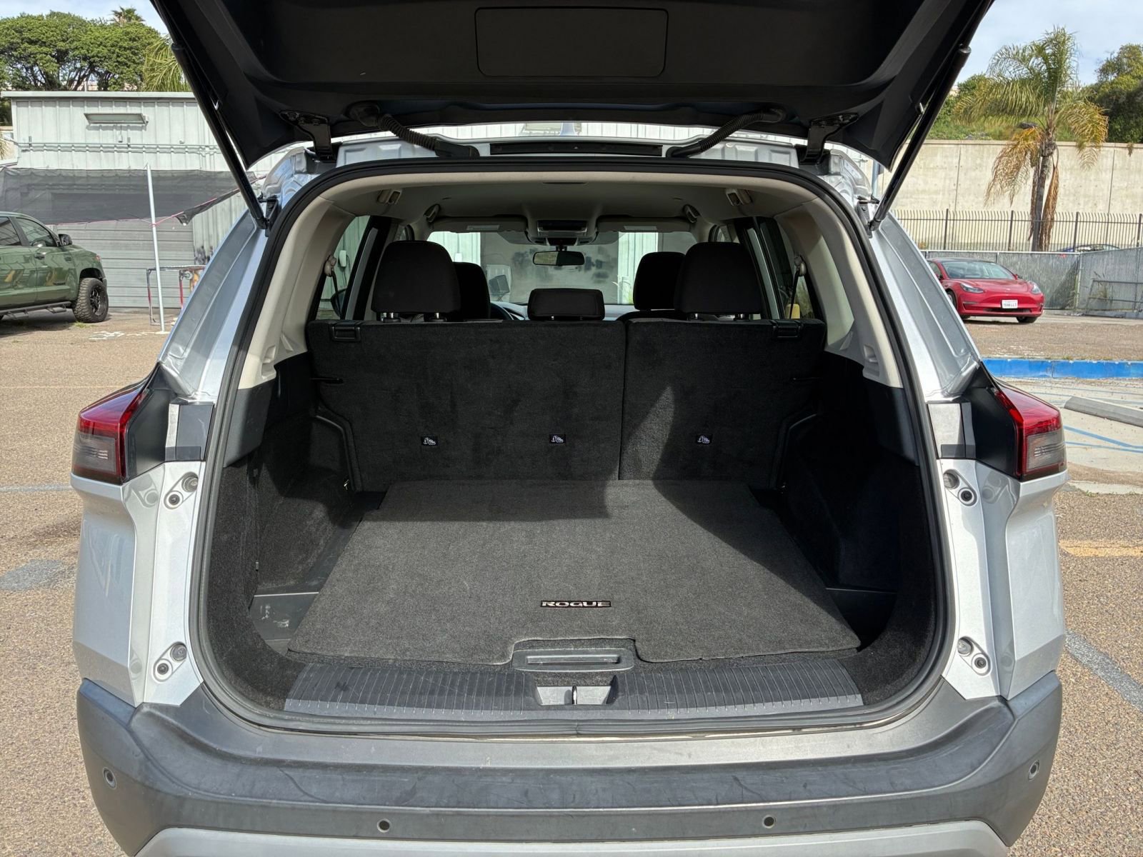 Thumbnail: 2023 Nissan Rogue - 32