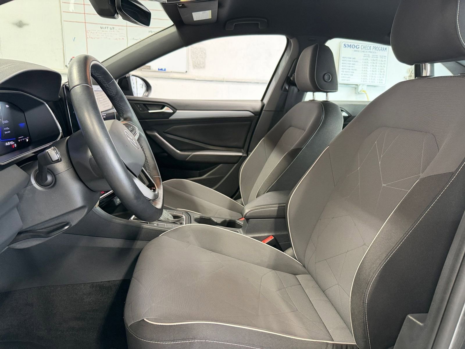 Thumbnail: 2025 Volkswagen Jetta - 24