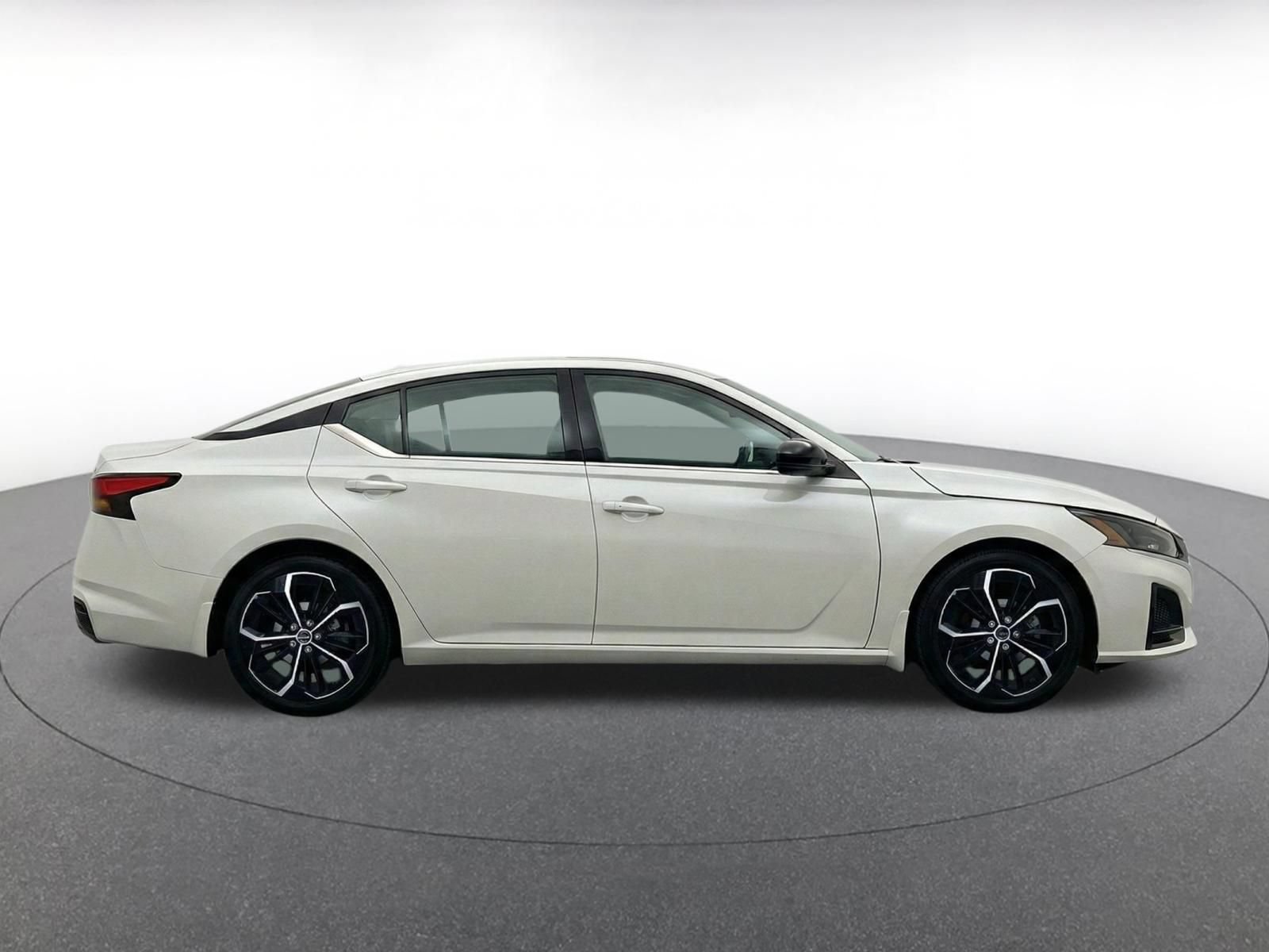 Thumbnail: 2025 Nissan Altima - 10