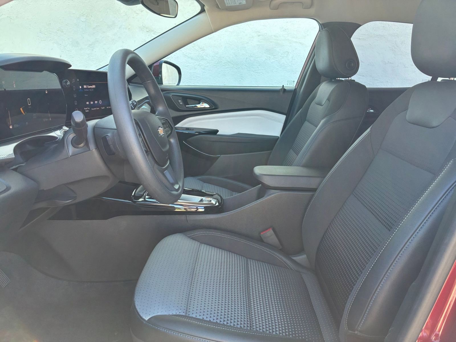 Thumbnail: 2025 Chevrolet Trax - 25