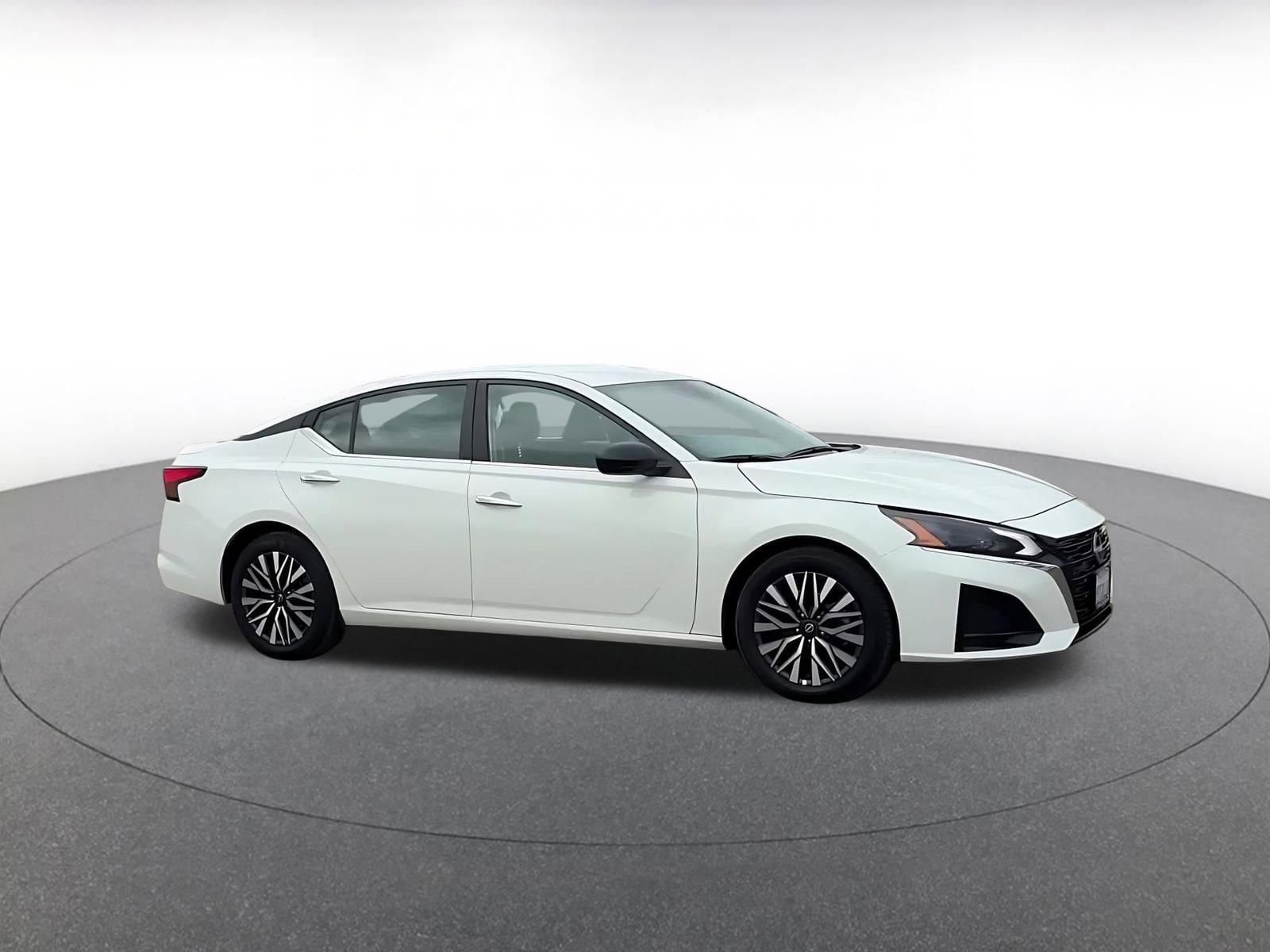 Thumbnail: 2025 Nissan Altima - 2