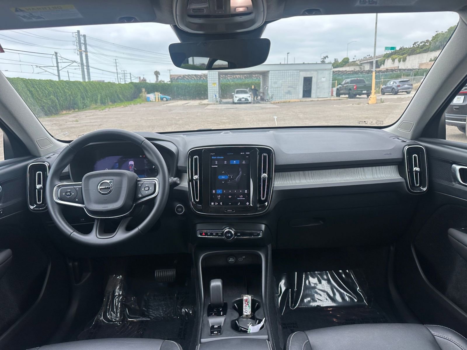 Thumbnail: 2024 Volvo XC40 - 33
