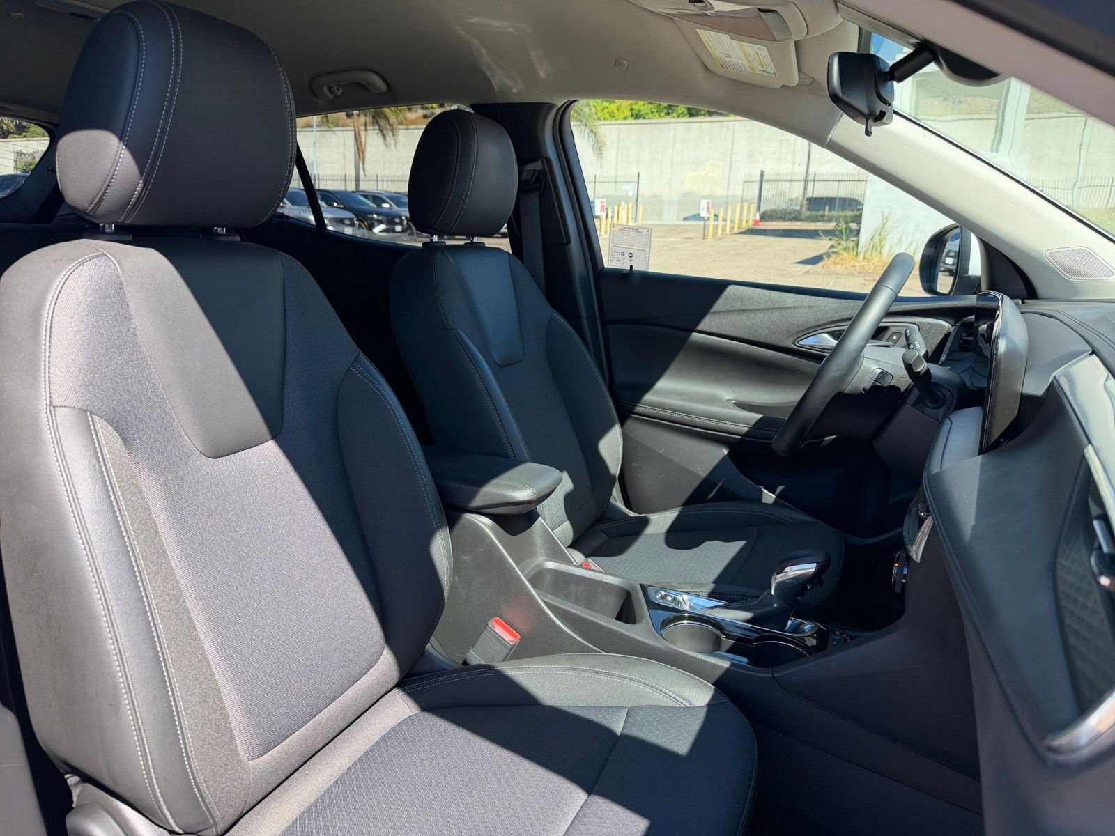 Thumbnail: 2025 Buick Encore GX - 34