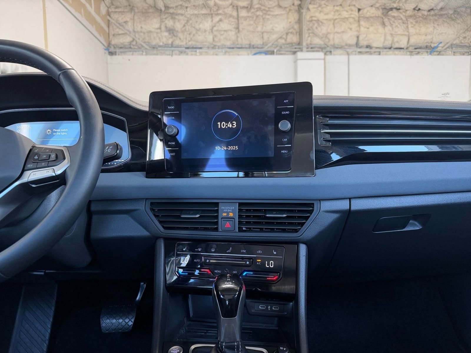 Thumbnail: 2025 Volkswagen Jetta - 18