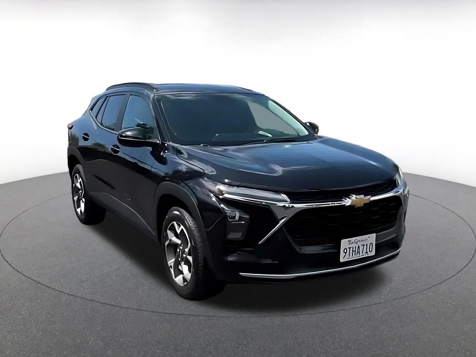 Thumbnail: 2025 Chevrolet Trax - 3