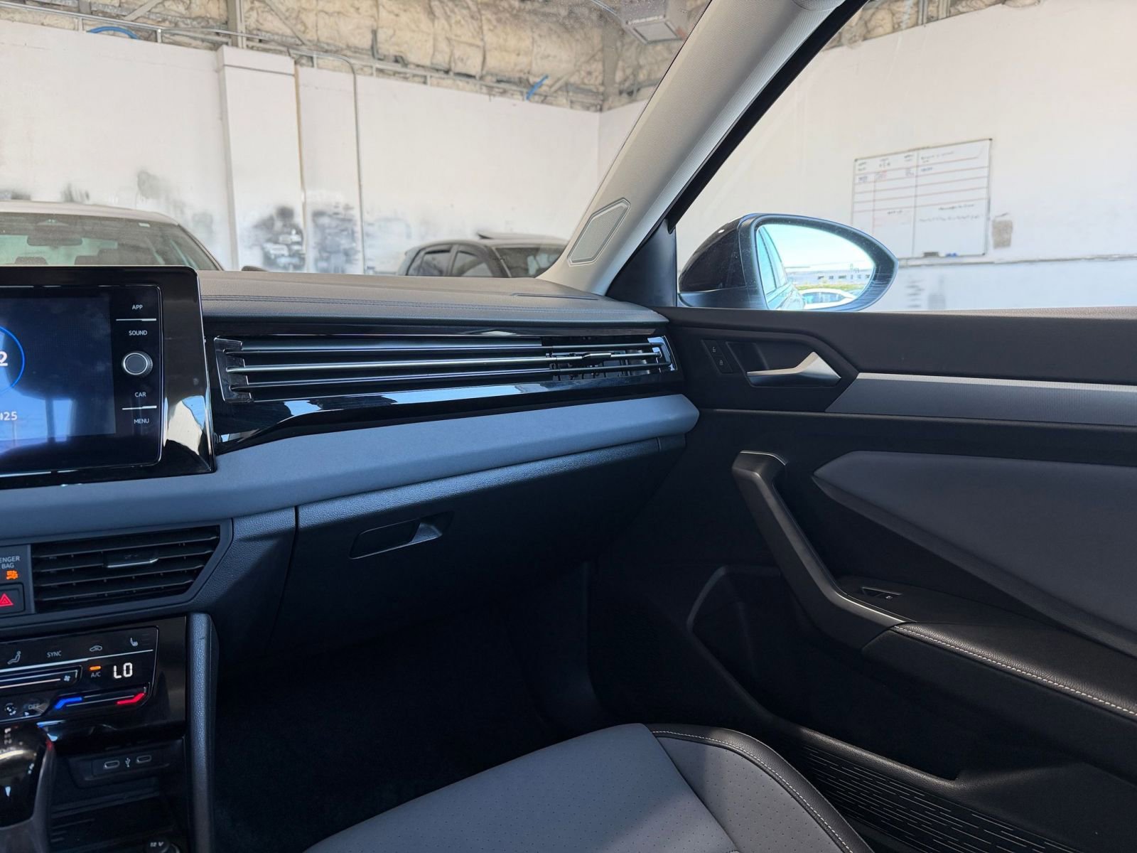 Thumbnail: 2025 Volkswagen Jetta - 34