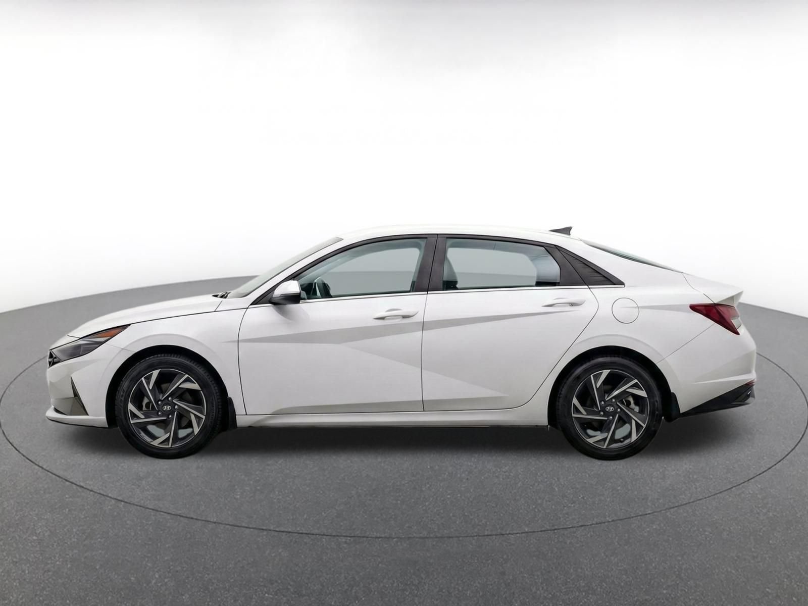 Thumbnail: 2025 Hyundai Elantra - 4