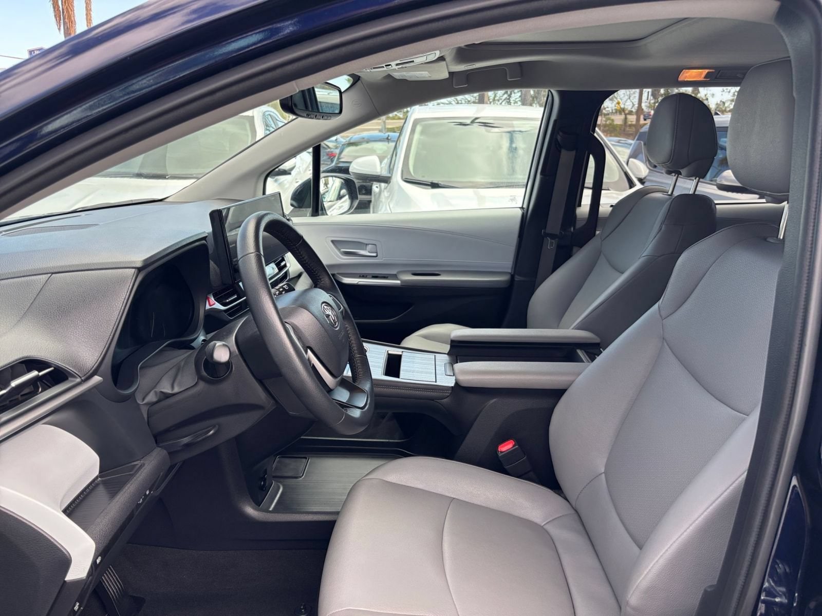Thumbnail: 2025 Toyota Sienna - 27