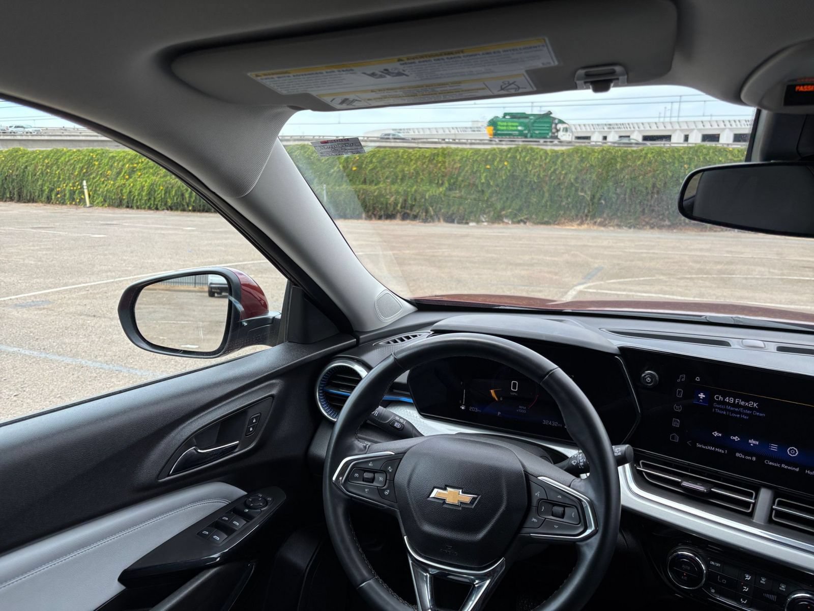 Thumbnail: 2025 Chevrolet Trax - 32