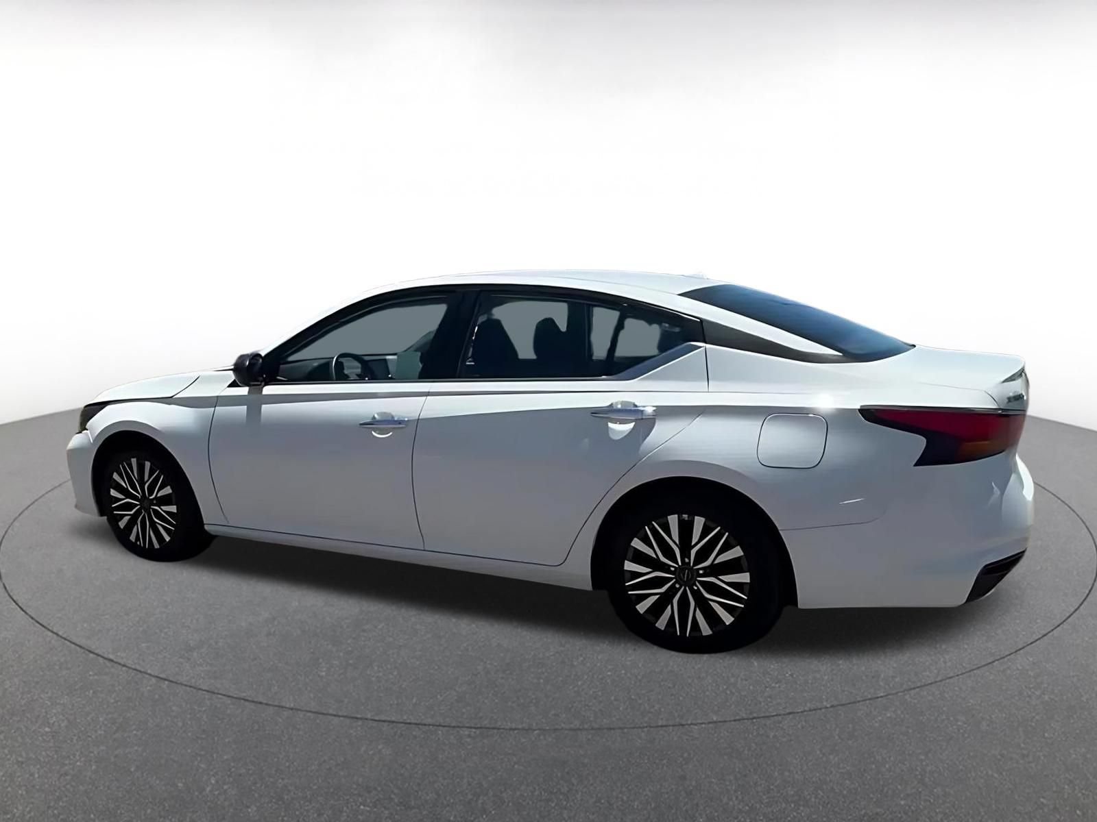 Thumbnail: 2025 Nissan Altima - 10