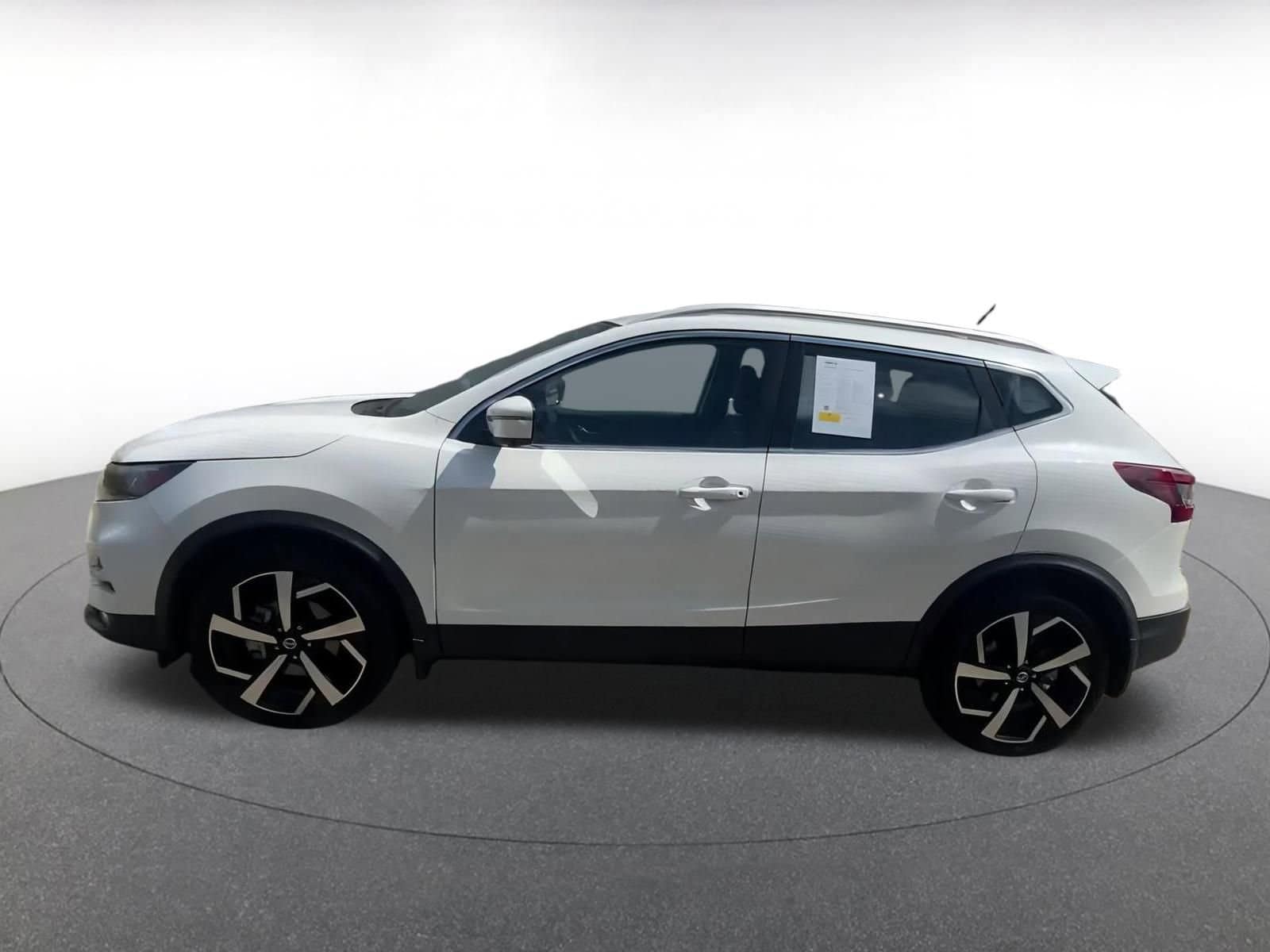 Thumbnail: 2022 Nissan Rogue Sport - 9